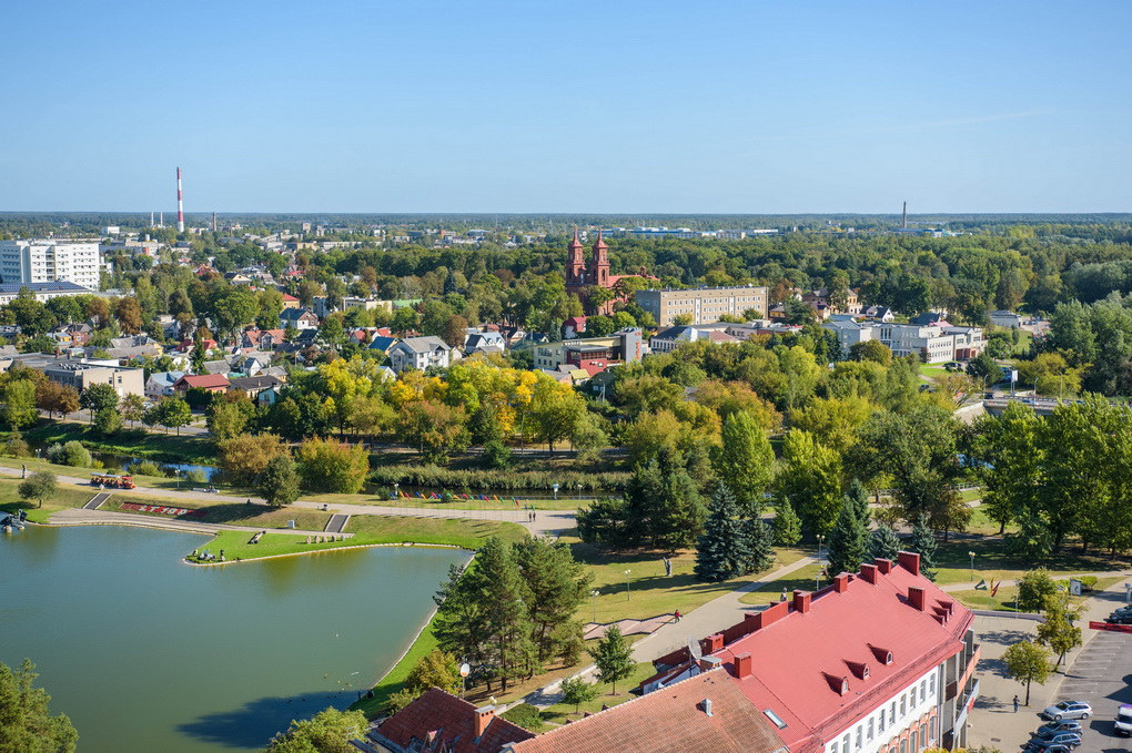 Po debesuotos ir šiltos nakties, dieną dangus vis labiau giedrės, o bene daugiausia saulės bus mūsų krašte.