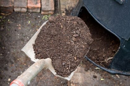 Vasaros viduryje miesto gyventojams Panevėžio regiono atliekų tvarkymo centras (PRATC) nemokamai išdalins dar 450 kompostavimo konteinerių.