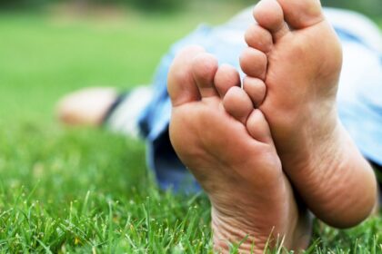 Dar senovės kinai išsiaiškino, jog žmogaus organizmas pradeda senti nuo kojų. Todėl šioms turėtume skirti ypatingą dėmesį.