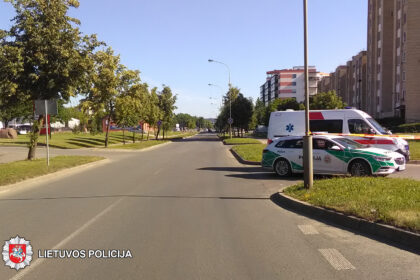 2019-06-19 8.45 val., Panevėžyje, Projektuotojų g., ties įsukimu į prekybos centrą, susidūrė krovininis automobilis su dviratininku.
