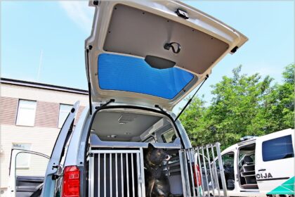 Keturi nauji tarnybiniai automobiliai pasiekė policijos kinologus ir jų keturkojus bičiulius.