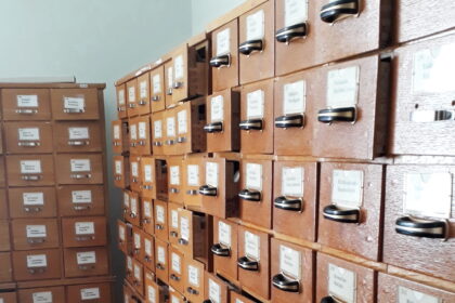 Tarpukariu mokytojai ir girininkai pildė žemės vardų anketas į jas surašydami kaime ir aplink jį buvusių vietovių pavadinimus, bylojančius daug kartais net keistų istorijų.