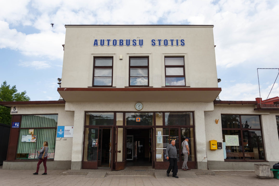 Šiandien Panevėžio miesto savivaldybės politikai pritarė, kad būtų keičiama 2014-2020 m. integruotų teritorijų vystymo programa. Dabartinės autobusų stoties konversijai, stoties prieigoms ir viešosioms erdvėms prie Laisvės aikštės sutvarkyti bus ieškoma kitų finansavimo šaltinių.