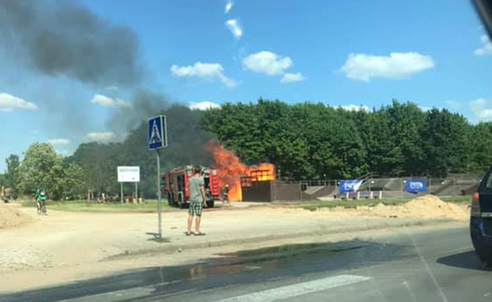 Liepsnose trečiadienio popietę paskendo ekstremalaus sporto aikštelė Parko gatvėje.