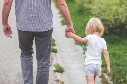 Valstybės vaiko teisių apsaugos ir įvaikinimo tarnybos (VVTAĮT) Panevėžio apskrities vaiko teisių apsaugos skyrius (VTAS) miesto socialinių paslaugų centro prašo spręsti budinčių globėjų ir bendruomeninių vaikų globos namų trūkumo klausimą. Apie tai susitikime kalbėtasi su Panevėžio miesto savivaldybės socialinių paslaugų centro vadove.