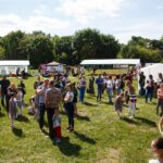 Birželio 1-ąją į žydintį ir žalią Panevėžio Skaistakalnio parką su trenksmu grįžo jau ketvirtus metus vykstantis renginys „Jaunimo piknikas“. Nors įprastai pikniką galima tapatinti su poilsiu ant margaspalvių pledų, šis, jau tradicija tampantis renginys, skatina ne tik atrasti laiko pabūti bendruomenėje, bet ir šį tą nuveikti jos labui.