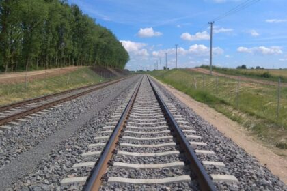 Panevėžio miesto savivaldybėje vyko pasitarimas dėl „Rail Baltica“ projekto įgyvendinimo, kuriame planuojamus darbus pristatė bendra Estijos, Latvijos ir Lietuvos įmonė RB Rail AS. „Rail Baltica“ projektu numatyta nutiesti greitojo geležinkelio liniją ir sukurti infrastruktūrą nuo Talino iki Lietuvos ir Lenkijos sienos.