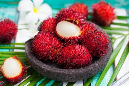 Šiandien mes jau pamiršome tuos laikus, kai pačiu didžiausiu vaisiniu delikatesu ant stalo buvo bananai, mandarinai ir, jeigu leido kišenė, ananasas.