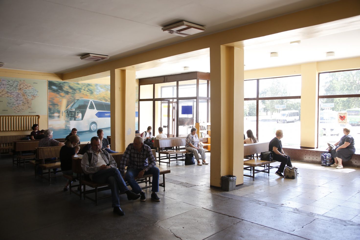 Panevėžio autobusų stoties rekonstrukcija – neabejotinai karščiausia pastarojo dešimtmečio tema diskutuojant miesto tvarkymo klausimais. Visgi net aptriušusios stoties vaizdas vyresnio amžiaus panevėžietei nublanko prieš tai, ką išvydo jos viduje.