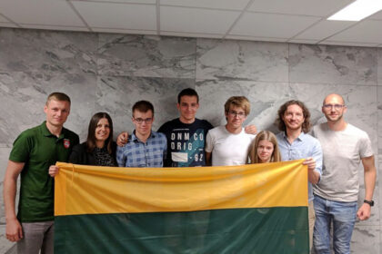 Liepos 14–21 dienomis Segede, Vengrijoje, vyko 30-oji Tarptautinė biologijos olimpiada, kurioje Lietuvos komanda pelnė aukso, 2 bronzos medalius bei pagyrimo raštą.