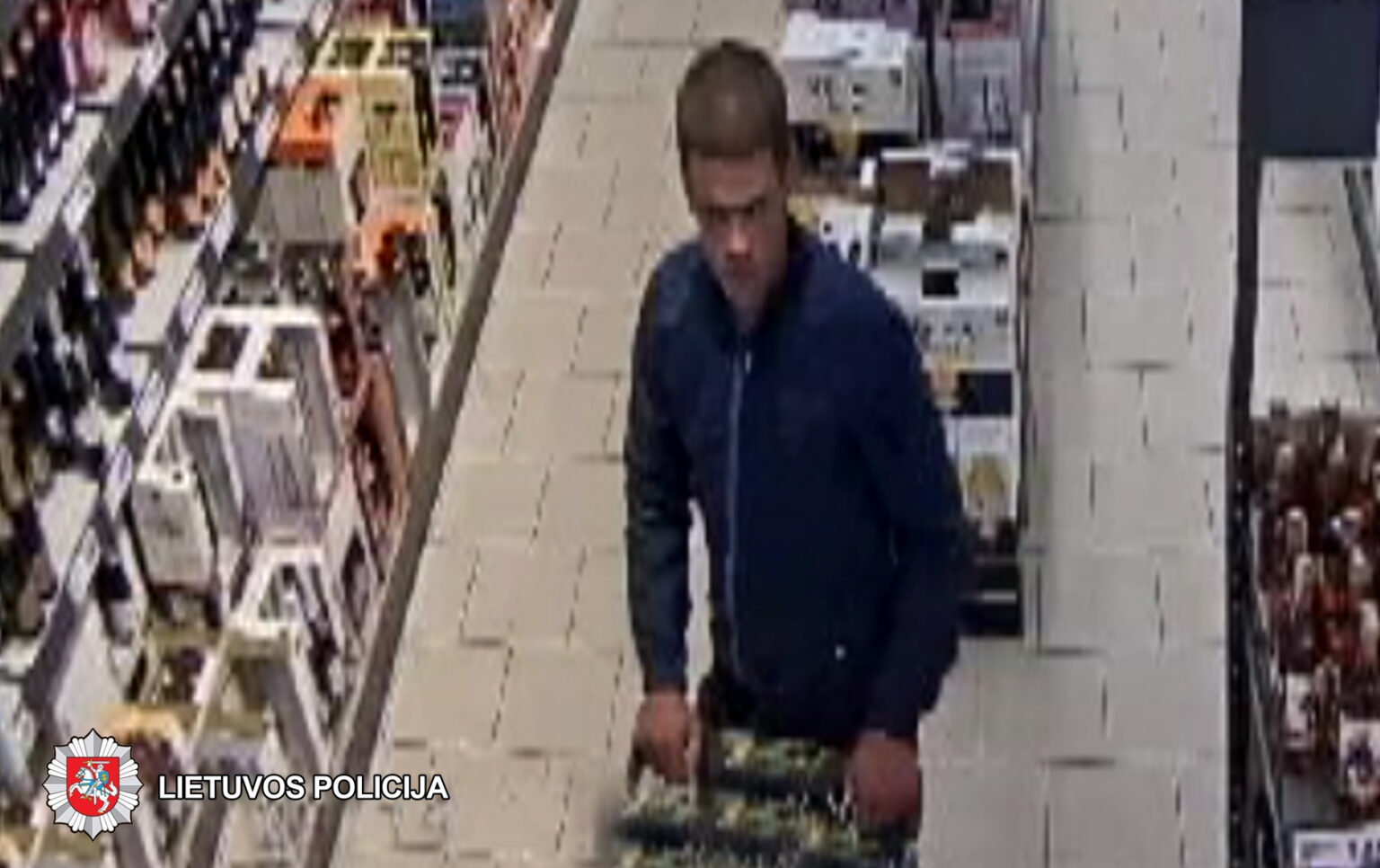 2019-06-28 Panevėžyje, J. Basanavičiaus g., iš parduotuvės nenustatytas asmuo pavogė tris sumuštinius, plaukų tiesinimo žnyples, du alaus butelius, šešis viskio butelius, vieną burbono butelį.