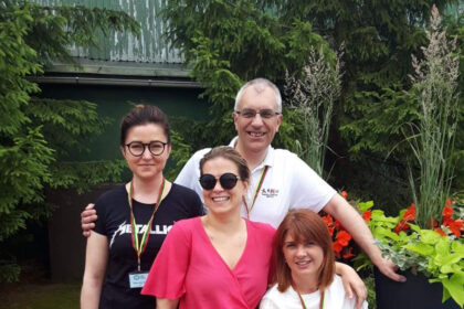 Gyvenamosios vietos adreso grafoje įrašyta Airija, pasak čia jau daugiau nei 15 metų šaknis įleidusios panevėžietės Donatos Simonaitienės, nieko nereiškia. Neseniai tapusi gimtojo miesto ambasadore ši moteris savo triūsu įrodo, kad ir Lietuvoje, ir užsienyje gyvenantys lietuviai – viena tauta, viena valstybė.