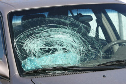 Savaitgalis nuostoliais ir papildomais rūpesčiais baigėsi nuniokotą automobilį radusiam panevėžiečiui.