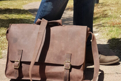 Vienos Panevėžio gimnazijos teritorijoje rastame krepšyje buvo ne mokykliniai reikmenys ir net ne knygos, o pareigūnus sudominę daiktai.