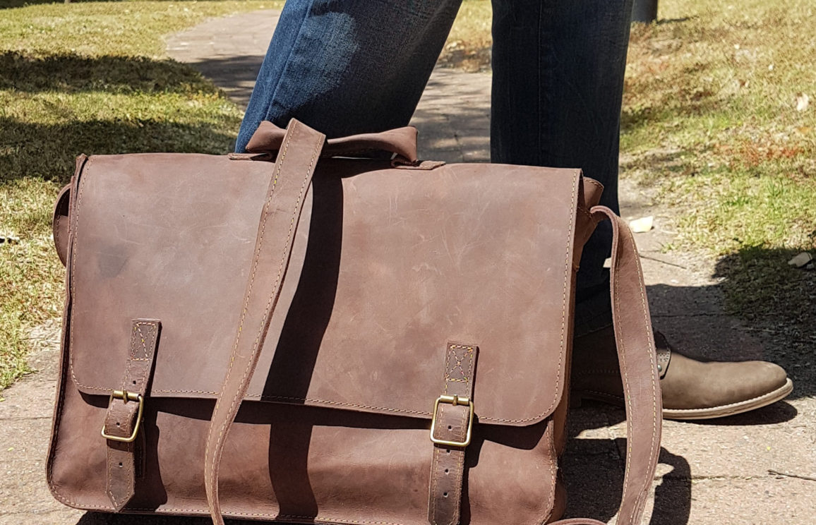 Vienos Panevėžio gimnazijos teritorijoje rastame krepšyje buvo ne mokykliniai reikmenys ir net ne knygos, o pareigūnus sudominę daiktai.