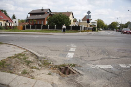 Beveik už pusę milijono eurų žiedinės sankryžos projektą Marijonų ir Stoties gatvių sankirtoje parengusi Panevėžio savivaldybė jau metus neranda jam rangovo. Kelininkai už tokį darbą prašo pusantro karto brangiau, nei tam išleisti buvo numatęs miestas. Dėl aklagatvį pasiekusių derybų su potencialiais rangovais kaltinamas nežmoniškai pabrangęs bitumas.