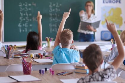 Pritraukti studentų į dalykų mokytojų studijas ketinama skatinamosiomis stipendijomis, teigia švietimo, mokslo ir sporto ministras Algirdas Monkevičius.