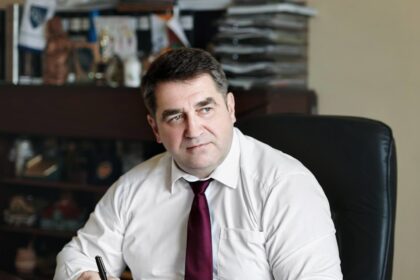 Kupiškio rajono merui Dainiui Bardauskui, kuris įtariamas piktnaudžiavimu, sugriežtintos kardomųjų priemonių sąlygos.