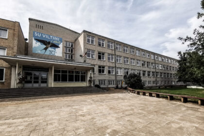 Džiaugsmingą mokslo metų pradžios šventę Panevėžio „Vilties“ progimnazijoje, atrodo, gali pakeisti tėvų maištas. Pradinukų tėvai apstulbo prieš pat rugsėjo 1-ąją sužinoję, kad dėl remonto darbų jų vaikai iš miesto centro mokytis perkeliami už Nevėžio upės – į Šiaulių gatvę.