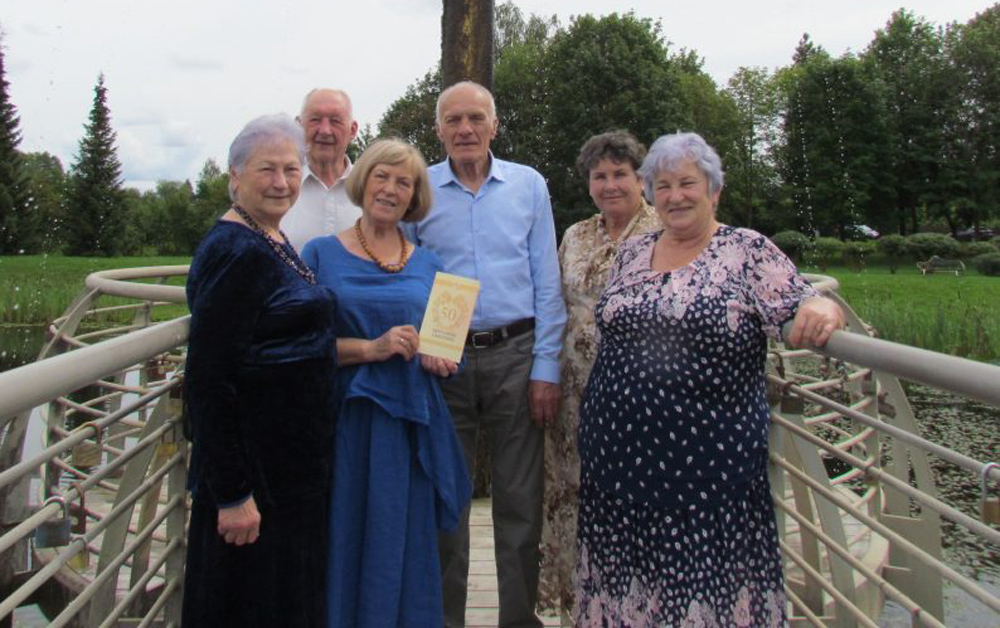 Auksines vestuves švenčiančią krašto šviesuolių, miežiškėnų Valerijos ir Juozo Bartulių šeimą aplankė ir Panevėžio rajono meras Povilas Žagunis, tęsdamas ilgametę tradiciją pasveikinti tokią garbingą sukaktį mininčias rajono šeimas.