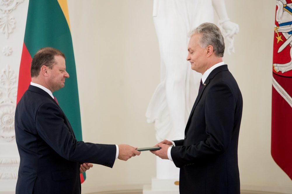 Prezidentas Gitanas Nausėda trečiadienį patvirtino Vyriausybę su trijų ministrų pasikeitimais.