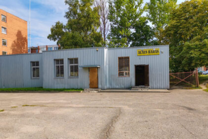 Šlitinėjantys neblaivūs žmogystos, riksmai, riebūs keiksmažodžiai ir net visų akivaizdoje atliekami gamtiniai reikalai – tokie vaizdai jau tapo alaus barų kaimynų kasdienybe. Nors parduotuvėse alkoholio įsigijimas ribojamas griežtai, aludėse jis liejasi nuo ankstaus ryto iki vėlumos. Savivaldybė teigia, kad jos rankos surištos – girdyklomis vadinamų barų uždaryti neturinti teisės, tik pažaboti jų veiklą trumpinant darbo valandas.