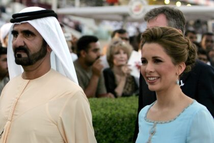 Tironišku elgesiu garsėjantis Jungtinių Arabų Emyratų valdytojas šeichas Mohamedas bin Rašidas al Maktumas pasigedo dalies turto: jaunesniosios žmonos, vaikų ir pinigų. Regis, princesė Haja bint Husein slapta paliko šalį su atžalomis ir tikrai netuščiomis rankomis.