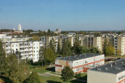 Lietuvos ūkio variklis sukasi visu pajėgumu. Pastaraisiais metais augusi ekonomika išjudino ir vidaus vartojimą, ir nekilnojamojo turto rinką. Visgi gero gyvenimo euforiją pradeda gaivinti vėsus dušas.