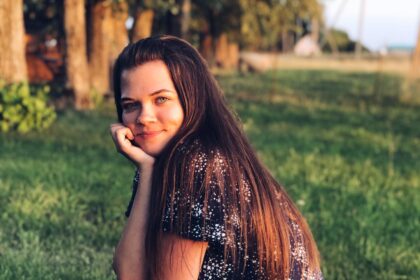 Krekenaviškės 21-erių Mantvilės Martuzevičiūtės vardą jau spėjo įsidėmėti tūkstančiai. Mergina iš Panevėžio rajono vieną po kito šturmuoja televizijos projektus ir sulaukia pelnytų liaupsių.