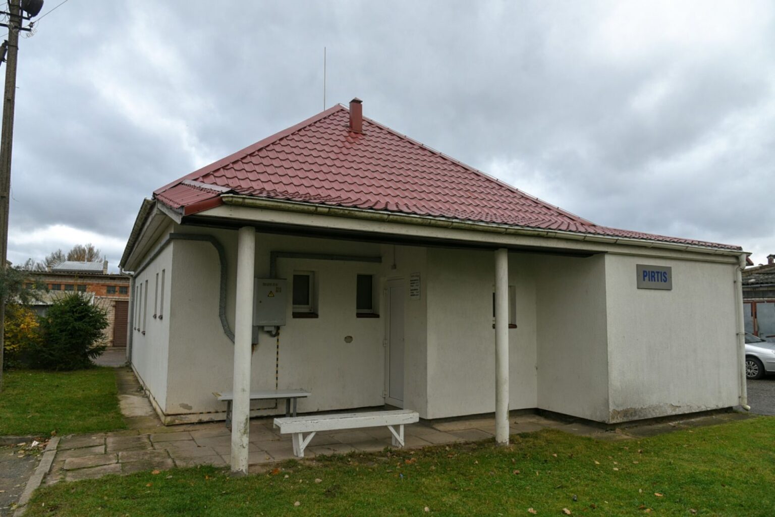 Vienintelės Panevėžio viešosios pirties mėgėjai su savotišku pavydu žvelgia į rajono gyventojus. Čia veikia net dešimt viešųjų pirčių, už kurių malonumus jų lankytojai moka perpus mažiau nei miesto pirties garo mėgėjai.