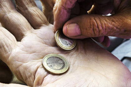 Mūsų šalies skurdo rodikliai vieni didžiausių Europos Sąjungoje – su skurdo rizika susiduria kas penktas šalies gyventojas.