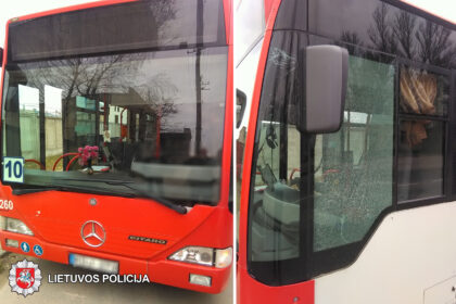 2019-11-12 apie 14 val. Panevėžyje, J. Basanavičiaus g. važiuojančiam maršrutiniam autobusui išdaužtas kairės pusės šoninis stiklas.
