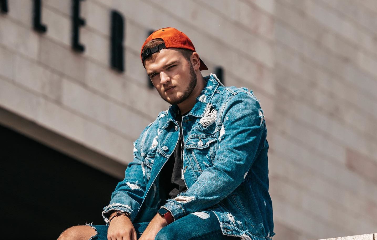 Panevėžiečiai – rimti konkurentai net garsiausiems pasaulio muzikos kūrėjams. Iš Aukštaitijos sostinės kilęs muzikos prodiuseris Linas Gaudutis, geriau pažįstamas Gaullin vardu, tikina, jog tame nėra nieko keisto. Juk panevėžiečiai muzikos kūrėjai pasižymi ryžtu, drąsa ir nebijo būti išskirtiniai.