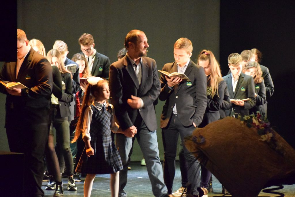 Šiandien Panevėžio miesto savivaldybės meras Rytis Račkauskas, pavaduotojas Deividas Labanavičius ir Kultūros skyriaus vedėja Asta Čeponienė dalyvavo Muzikiniame teatre vykusiame Savivaldybės viešosios bibliotekos 30-mečio minėjime.