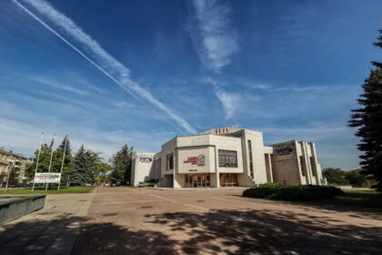 Panevėžys vėl bando ieškoti, kas sutvarkys reprezentacinę Senvagę ir jos pašonėje esančių Bendruomenių rūmų prieigas kartu su Kranto gatvele.