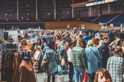 Žiemą Panevėžio miesto gyventojai ir svečiai pasitiks ypatingai. Gruodžio 1 dieną „Cido“ arena vienai dienai virs kalėdiniu miesteliu po stogu. Čia nuo 10 iki 17 val. vyks laukiamiausia šventinė – Didžioji kalėdinė Panevėžio mugė. Išskirtiniai gaminiai, gardus maistas, šventinės dekoracijos ar drabužiai – viską rasite vienoje vietoje, o įėjimas nieko nekainuos.