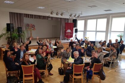 Panevėžio regiono švietimo darbuotojai susitiko Kupiškyje, kur ieškojo būdų stiprinti STEAM ugdymą regione. Susitikime dalyvavo apskrities savivaldybių, mokyklų, profesinio ir aukštojo mokslo, neformaliojo ugdymo įstaigų, „Investuok Lietuvoje“ atstovai.