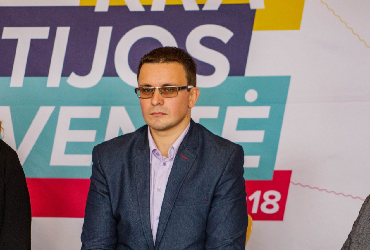 Ant dviejų kėdžių skirtingose savivaldybėse – administracijos direktoriaus Kupiškyje ir Tarybos nario Panevėžyje – sėdintis konservatorius Marius Mališauskas nusiteikęs palikti kupiškėnus.