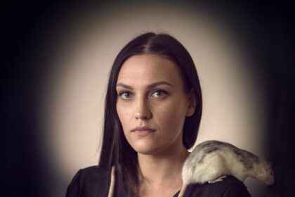 Žiurkė ir jos plika ilga uodega ne vieną priverčia nusipurtyti, o kartais net spygtelėti iš baimės, bet šiuos gyvūnus auginanti panevėžietė Aurelija Seilienė kitokio augintinio namuose nė neįsivaizduoja. Šie gyvūnėliai – protingi, dresūrai lengvai pasiduodantys, žaismingi, labai smalsūs ir savo tikslo atkakliai siekiantys graužikai. Tokie galbūt ateis ir 2020-ieji – Žiurkės metai.