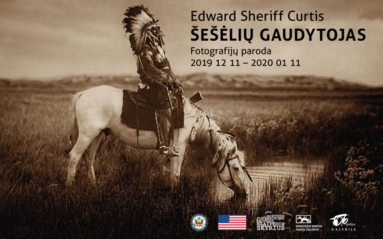 Panevėžio fotografijos galerijoje kitą savaitę atidaroma amerikiečių fotografijos pionieriaus, etnologo Edwardo Sheriffo Curtiso fotografijų paroda „Šešėlių gaudytojas“. Tai unikali proga susipažinti su 30 metų vykdytu milžiniškos apimties projektu, perteikiančiu nemarų Šiaurės Amerikos indėnų gyvenimą. Parodos atidaryme dalyvaus JAV ambasados Lietuvoje kultūros atašė Meghan Luckett.