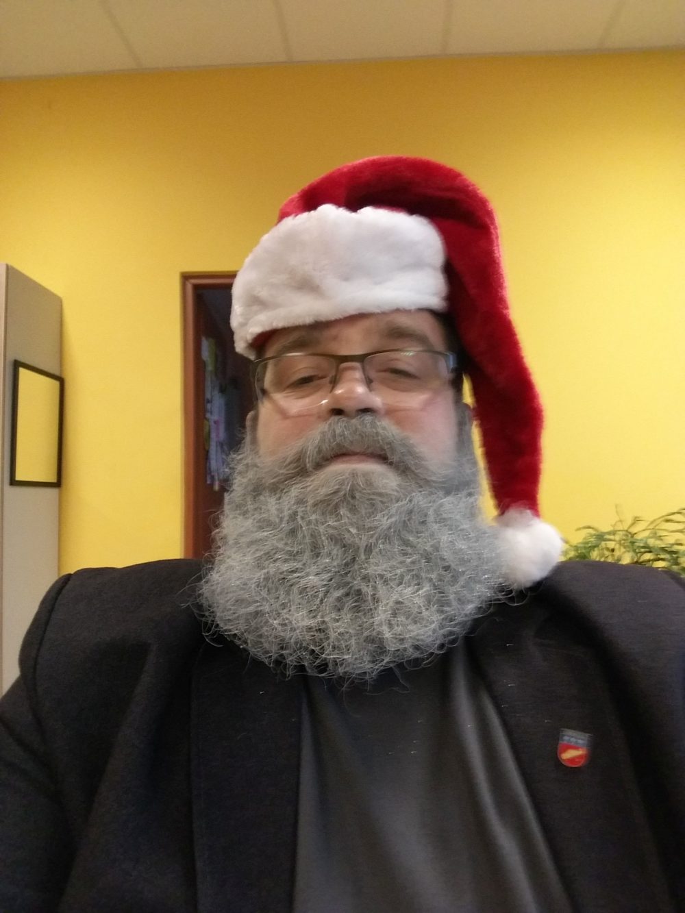 Dėl vešlios barzdos Egipte sutikto vaiko seniu pavadintam V. Kaušakiui pakako paaiškinti, kad esąs atostogauti atvykęs Senelis Šaltis, kad mažasis visos kelionės metu tėvus įtikinėtų sutikęs ypatingą poilsiautoją. Asmeninio archyvo nuotr.