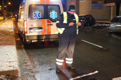 Stojus žiemiškiems orams, Panevėžio gatvėse pasipylė avarijos. Pirmadienio vakarą net per dvi avarijas žmonės sunkiai sužaloti.