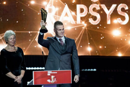 Antradienį Vilniuje iškilmingoje ceremonijoje paskelbti geriausių šalies 2019 metų sportininkų rinkimų laureatai. Labiausiai prestižiniai apdovanojimai įteikti plaukikui Danui Rapšiui ir penkiakovininkei Laurai Asadauskaitei-Zadneprovskienei.