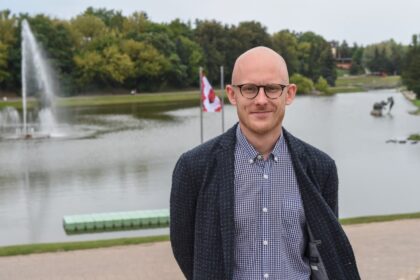 Inovacijos, robotika, technologijos, startuoliai – regis, šie žodžiai šiandien yra tapę burtažodžiais. Penkiose pasaulio šalyse gyvenęs bei mokęsis, dabar Panevėžyje mokslinių projektų koordinatoriumi dirbantis ir savo didžiulį žinių bagažą atiduodantis inovacijų vadybos magistrantas Vytautas Kalinauskas įsitikinęs, jog būtent iš šių žodžių statoma ne tik Aukštaitijos sostinės, bet ir visos Lietuvos ateitis.