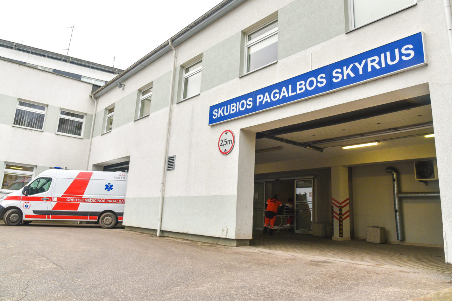 Šeštadienio vakarą ir sekmadienio naktį į Respublikinę Panevėžio ligoninę pristatyti du pacientai, kuriems prireikė rimtos medikų pagalbos.