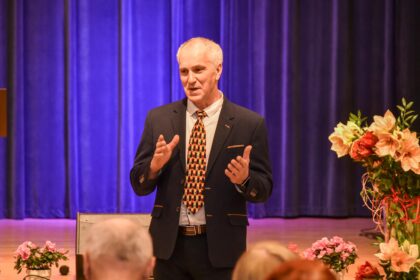 Po Lietuvą išsivaikščiojusias tautodailininko iš Miežiškių Eduardo Tito skulptūras jau galima pamatyti vienoje vietoje – ką tik išleistame jo kūrybos darbų albume.