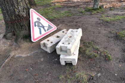 Dar dvi Panevėžio centrinės erdvės – Skaistakalnio parkas ir Nepriklausomybės aikštė – šią vasarą praeiviams bus uždarytos. Dėl jų atnaujinimo su miesto Savivaldybe rangos darbų sutartis pasirašiusios statybų kompanijos rengiasi čia įsikurti iki pusantrų metų. Ir aikštei, ir parkui tvarkyti konkursai skelbti vienas po kito, o galutinė darbų kaina išaugo maždaug dvigubai.