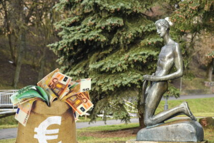 Panevėžio savivaldybės taryba suraikė šių metų biudžeto „pyragą“. Nors jis skalsesnis, didesnių staigmenų nėra: didžiausios išlaidų riekės, kaip ir ankstesniais metais, atiteko švietimui bei infrastruktūrai.