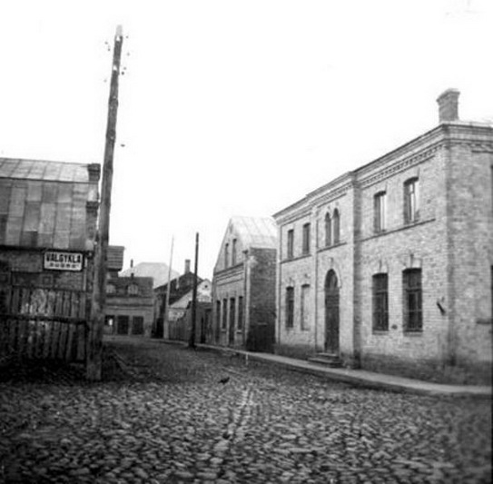 Buvusios „Slobodkos“ rajonas visada sietas su čia gyvenusiais žydais. 1929-aisiais Panevėžio miesto valdybai davus leidimą, čia netrukus iškilo ir Panevėžio žydų draugijos „Tehilim“ iniciatyva pastatyta mūrinė sinagoga – ne visai tokia, kokia iš pradžių planuota, tačiau itin svarbi bendruomenei. PANEVĖŽIO ŽYDŲ BENDRUOMENĖS nuotr.