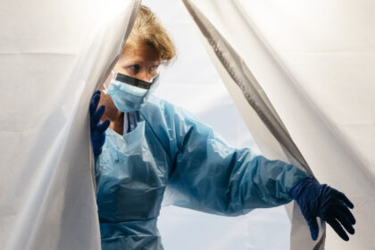 Dešimtyje savivaldybių – Vilniaus, Kauno, Klaipėdos, Šiaulių, Panevėžio, Marijampolės, Tauragės, Telšių, Alytaus, Utenos – bus įkurti mobilūs punktai, kuriuos savarankiškai atvykusiems pacientams bus atliekami tyrimai dėl naujojo koronaviruso (COVID-19).